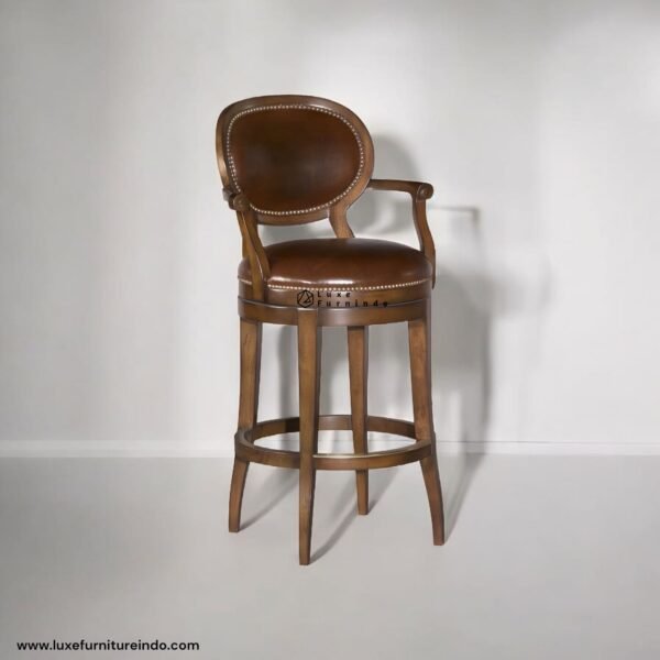 leather bar stools. Classic round back teak bar chair with leather seat – handcrafted Indonesian furniture for European interior design